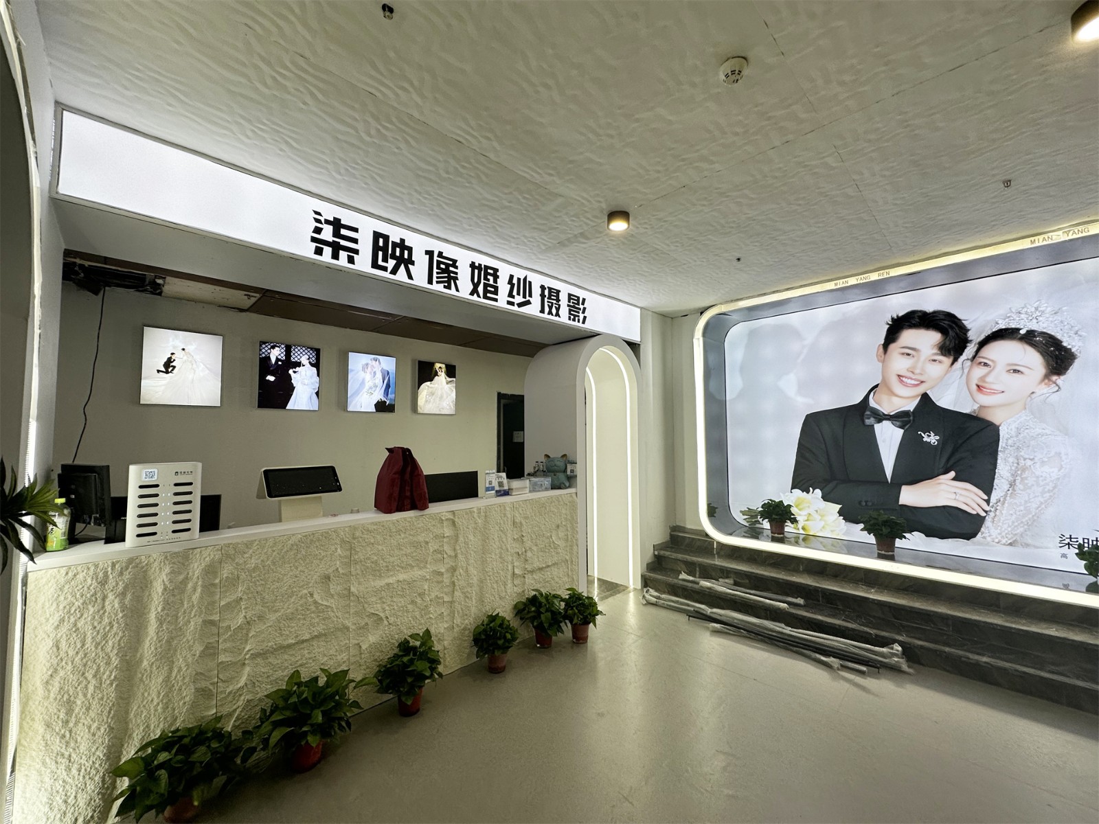 1721984083172199181.jpeg 1柒影像接待前臺.jpg
